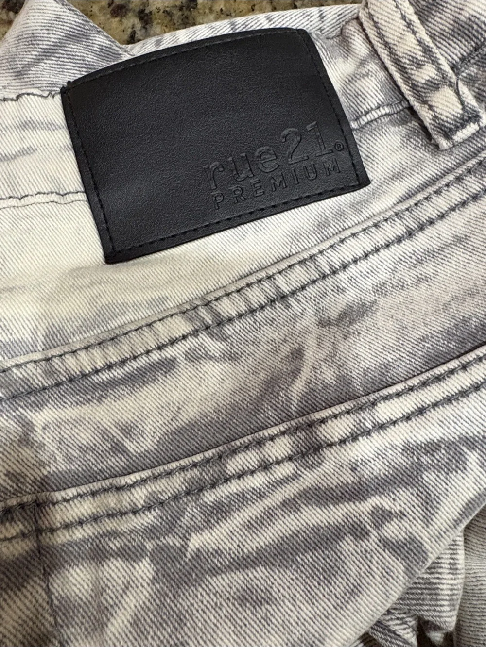 Men's 34/32 Washed Gray Distressed Jeans